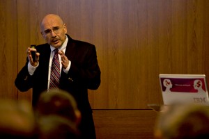 20121122-bijan-davari-ibm-interju-kvantumszamitogepek6