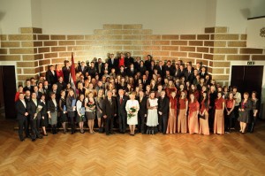 Latvijas Universitâtes Fonda stipendiâtu sveikðana.